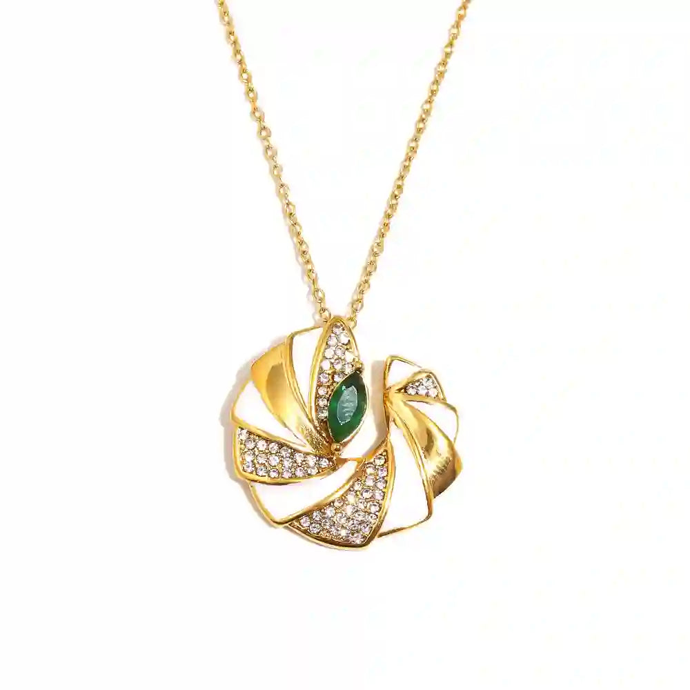 : Elegant Gold Pendant Necklace