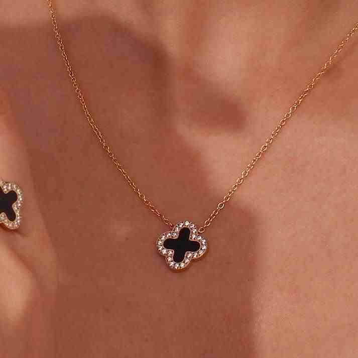 Clover Pendant Necklace